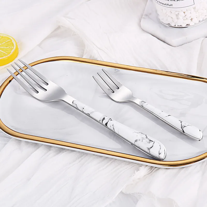 أطقم أدوات المائدة المنزلية الجيدة المصنوعة من الفولاذ المقاوم للصدأ والمصنوعة من الفولاذ المقاوم للصدأ والمحمولة بالكامل من الفولاذ المقاوم للصدأ، ملاعق عشاء وشوك وسكاكين