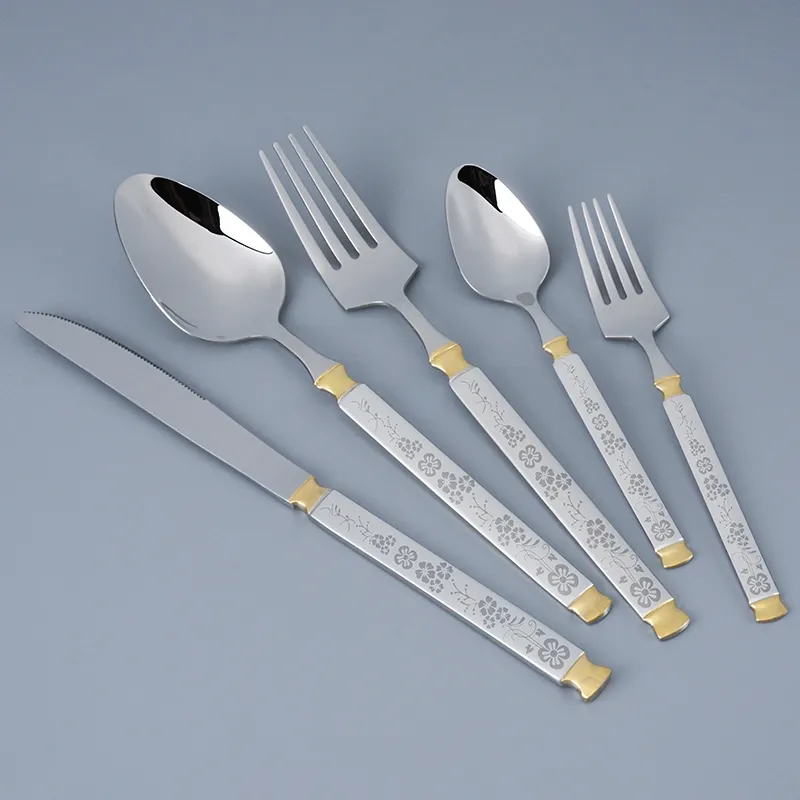 طقم أدوات مائدة مطلي بالذهب بتصميم ليزر في حقيبة معلقة طقم أدوات مائدة 6 قطع للبيع بالجملة