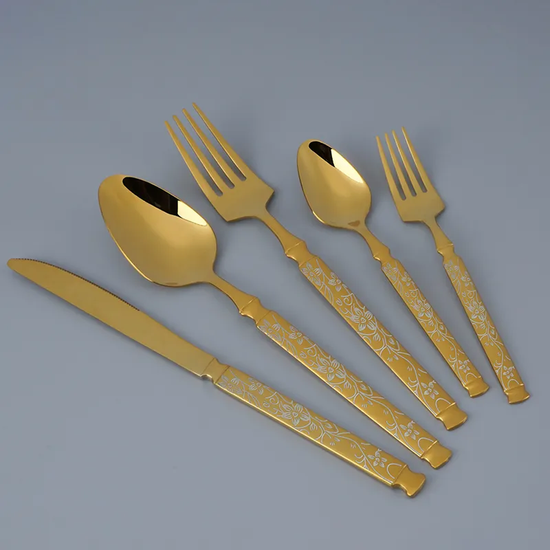 طقم أدوات مائدة مطلي بالذهب بتصميم ليزر في حقيبة معلقة طقم أدوات مائدة 6 قطع للبيع بالجملة