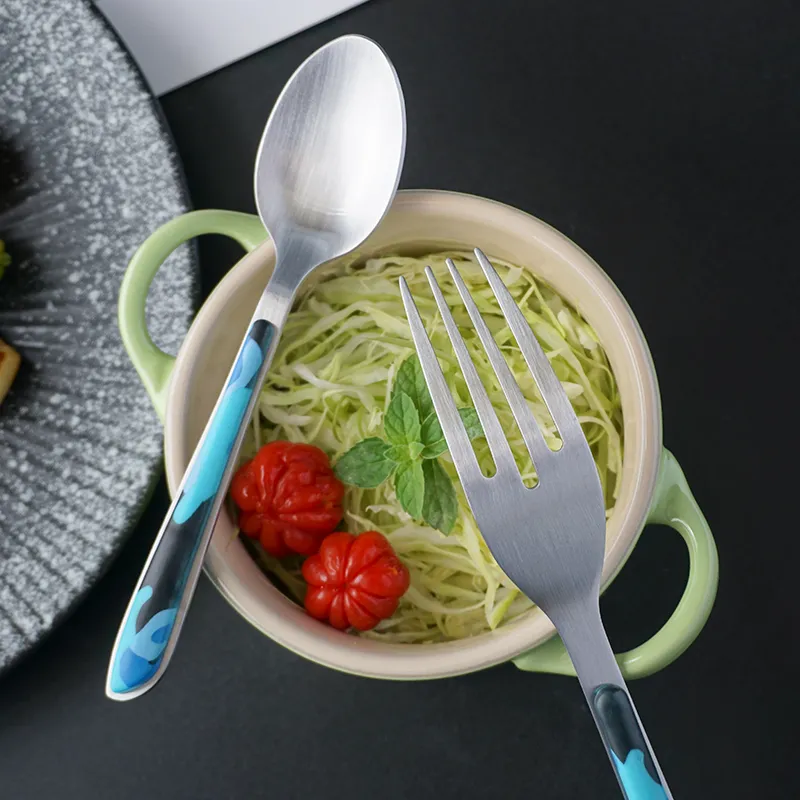 طقم أدوات مائدة بتصميم جديد لمطعم الفندق أدوات مائدة بتصميم عصري عصري مموه بمقبض بلاستيكي