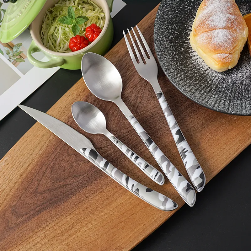 طقم أدوات مائدة بتصميم جديد لمطعم الفندق أدوات مائدة بتصميم عصري عصري مموه بمقبض بلاستيكي