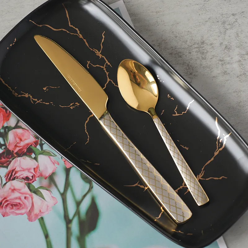 حار بيع الساخن أدوات المائدة شوكة سكين ملعقة ملعقة صغيرة 4 قطع طقم أدوات مائدة من الفولاذ المقاوم للصدأ مطلي بالذهب لفندق مطعم