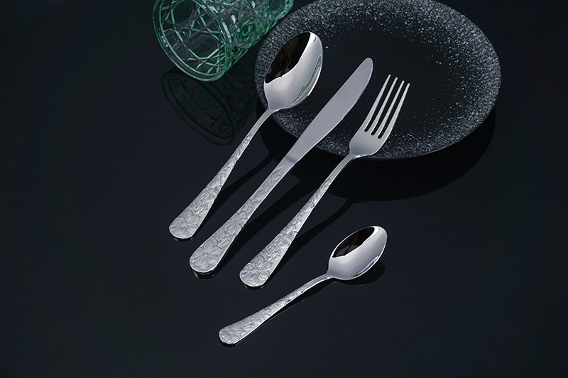 طقم أدوات مائدة من الفولاذ المقاوم للصدأ بنمط عتيق لملاعق العشاء المنزلي وسكاكين شرائح اللحم وشوك الحلوى