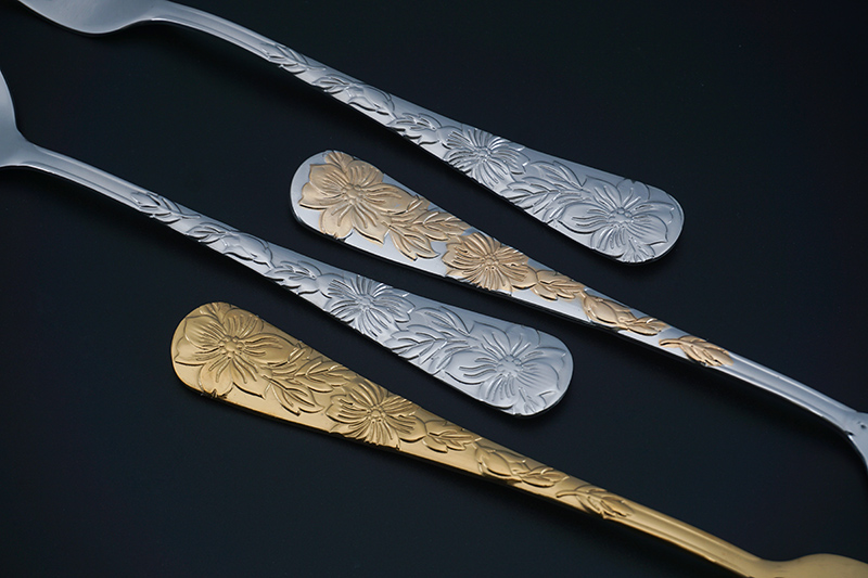 creative gold crane patterns embossed flatware set stainless steel home restaurant wedding serving spoon cutlery set