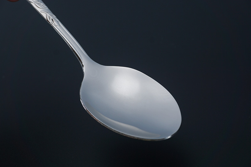 طقم أدوات مائدة من الفولاذ المقاوم للصدأ بنمط عتيق لملاعق العشاء المنزلي وسكاكين شرائح اللحم وشوك الحلوى