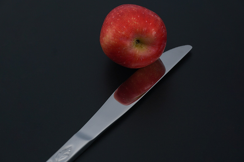 طقم أدوات مائدة من الفولاذ المقاوم للصدأ بنمط عتيق لملاعق العشاء المنزلي وسكاكين شرائح اللحم وشوك الحلوى